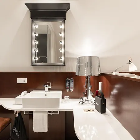 Ruby Louise Frankfurt Otel