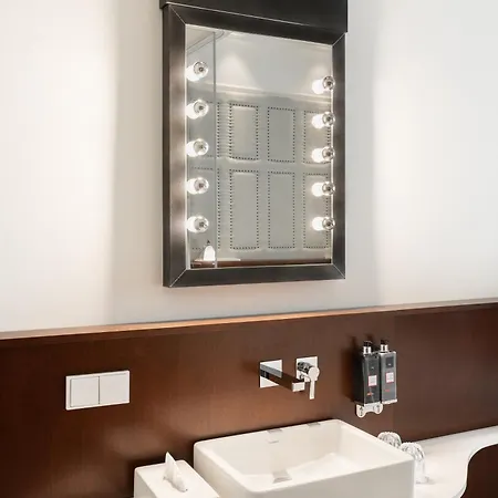 Ruby Louise Frankfurt Otel 4*